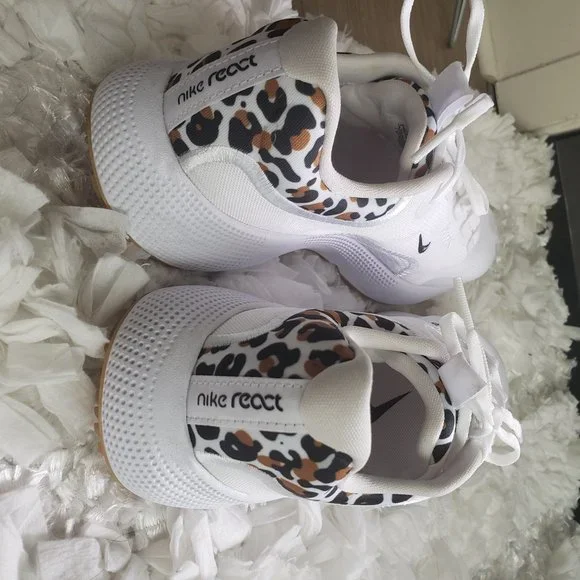 Rand new Nike Women's Running Shoes - Picture 3 of 5